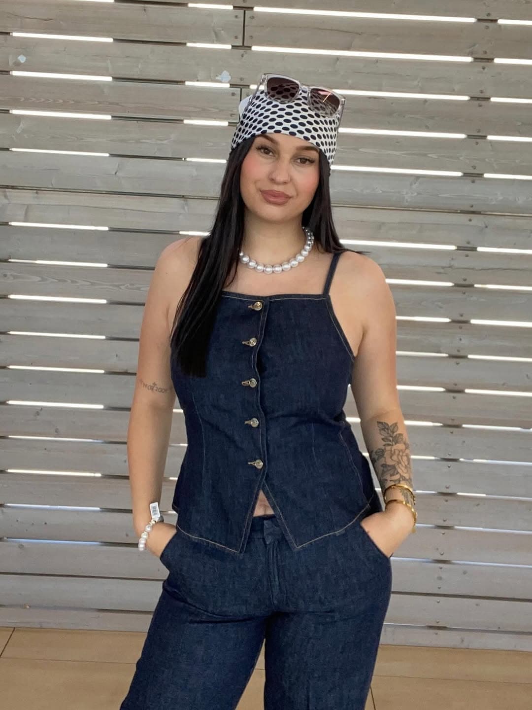 Mit der neuen comma-Kollektion setzt du auf moderne Denim-Looks, die sowohl stilvoll als auch entspannt sind. Jetzt entd