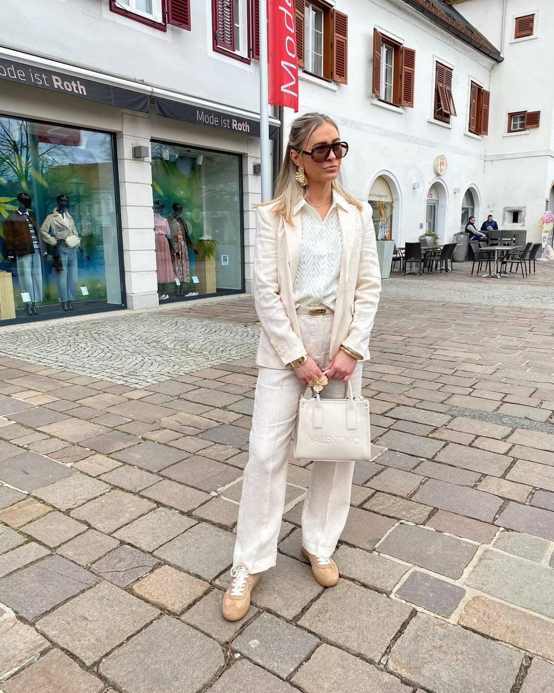 Entdecke den ultimativen Style-Mix für jeden Anlass: der lässige Leinenhosenanzug in Beige von Mango überzeugt mit entsp